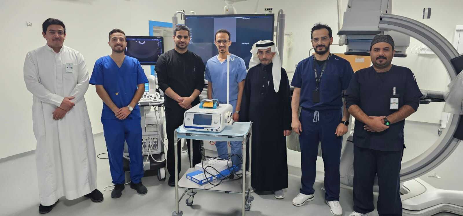 المدينة الطبية بجامعة الملك خالد تُجري أول علاج لكتلة درقية حميدة بتقنية الكيّ بالمايكروويف صورة مصغرة