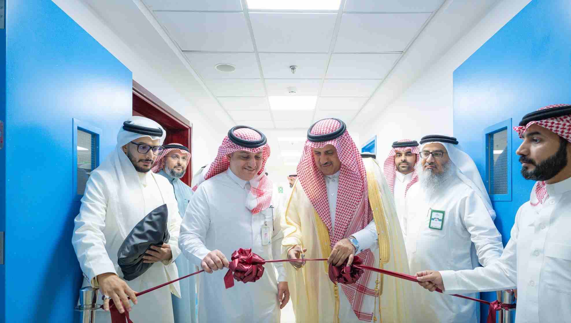 تدشين مبادرة "عسير تقتدي" للتبرع بالدم لكتلة الجامعات والتعليم التقني بمستشفى الجامعة. صورة مصغرة