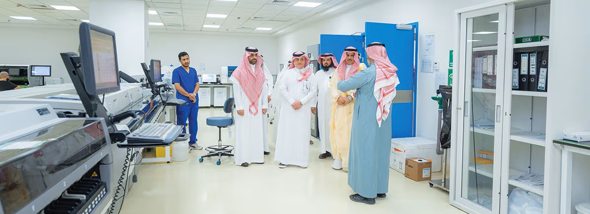 تدشين مبادرة "عسير تقتدي" للتبرع بالدم لكتلة الجامعات والتعليم التقني بمستشفى الجامعة.